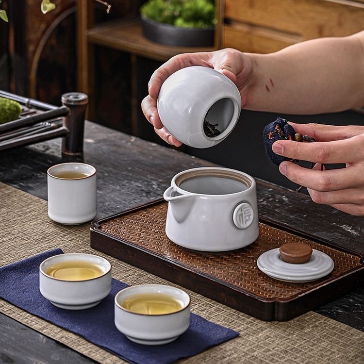 Set de Té Portátil de Porcelana con Estuche de Viaje