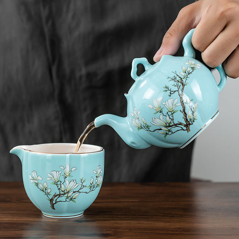 Juego de Té de Porcelana con Diseño Floral Azul