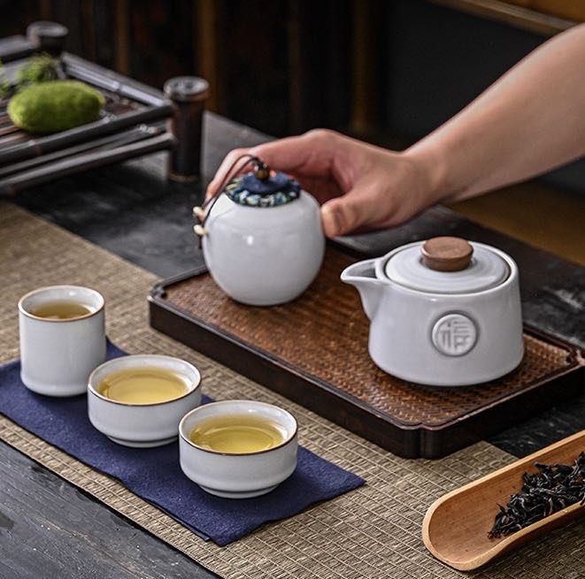 Set de Té Portátil de Porcelana con Estuche de Viaje