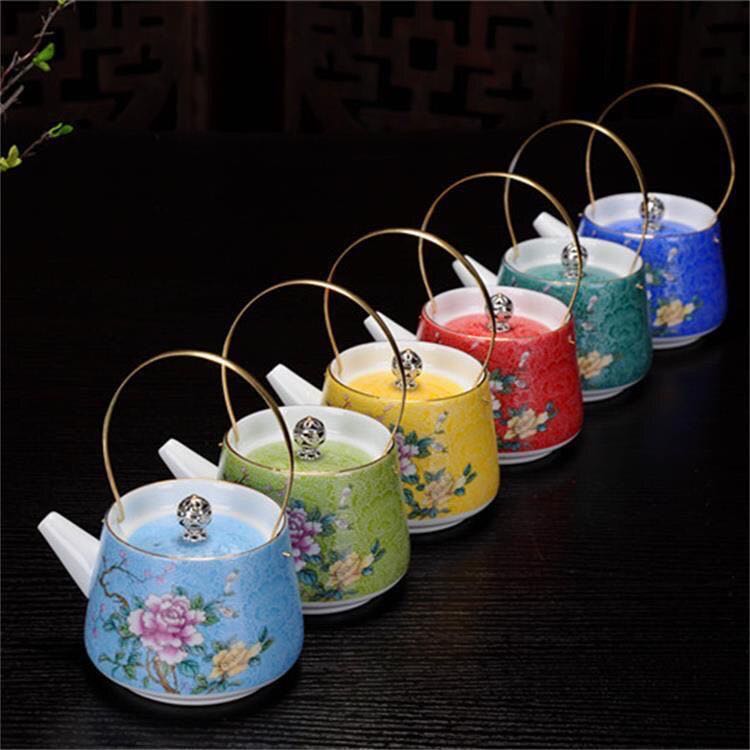 Tetera de Porcelana con Flores y Asa Dorada